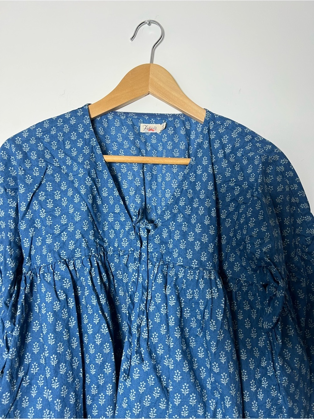 Faherty Lyla Top Organic Cotton Indigo Gobo Floral Print NEW - Picture 3 of 15